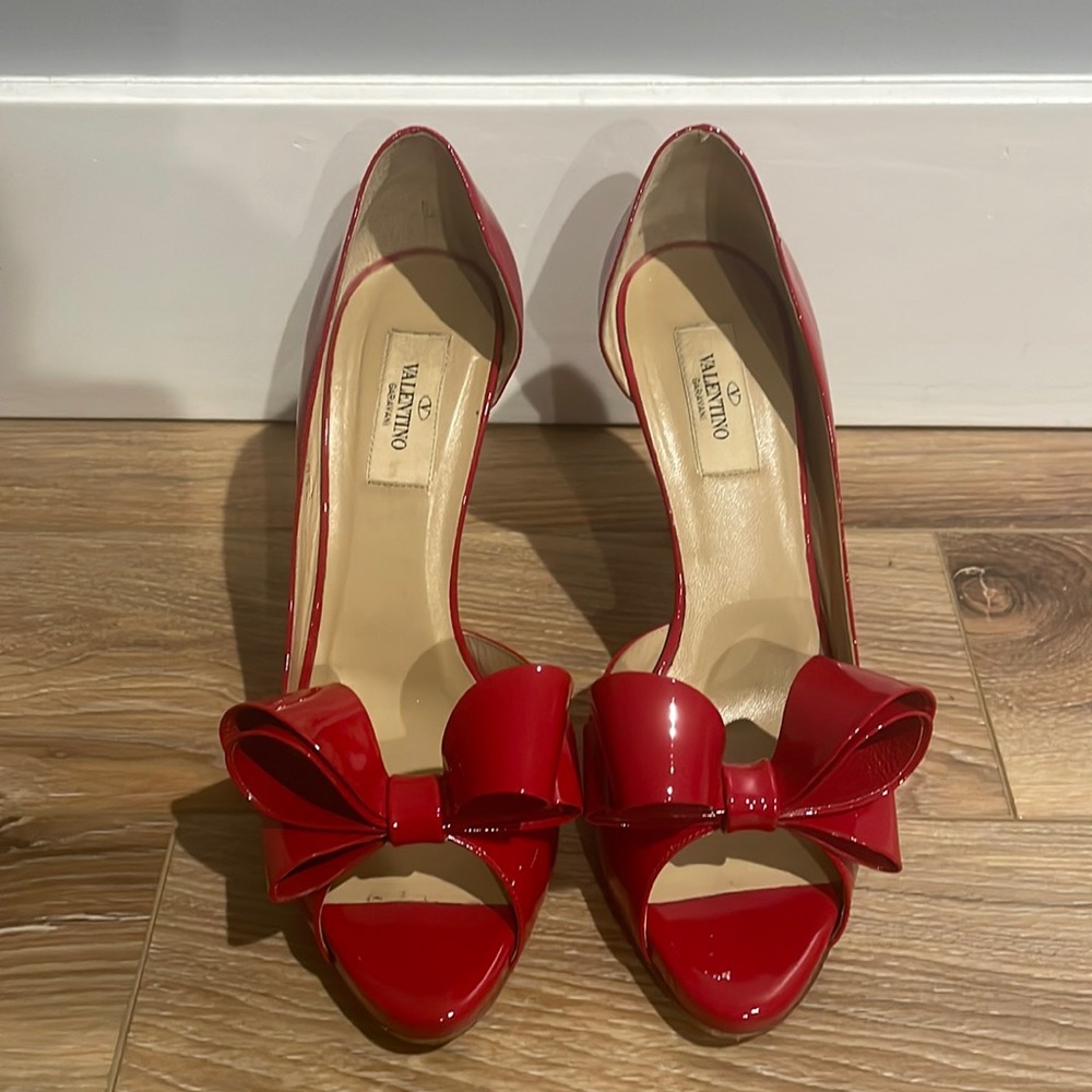 Valentino D’Orsay pump.  Like new-with original box and velvet storage bag.